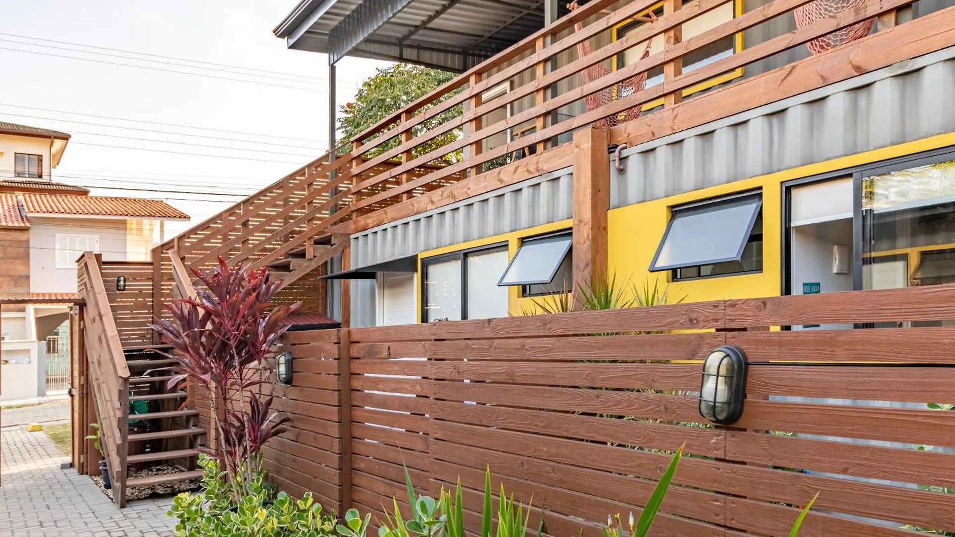 Ac-Bbq-1000Mbps-Casa Container-Cozinha Completa Apartman Florianópolis