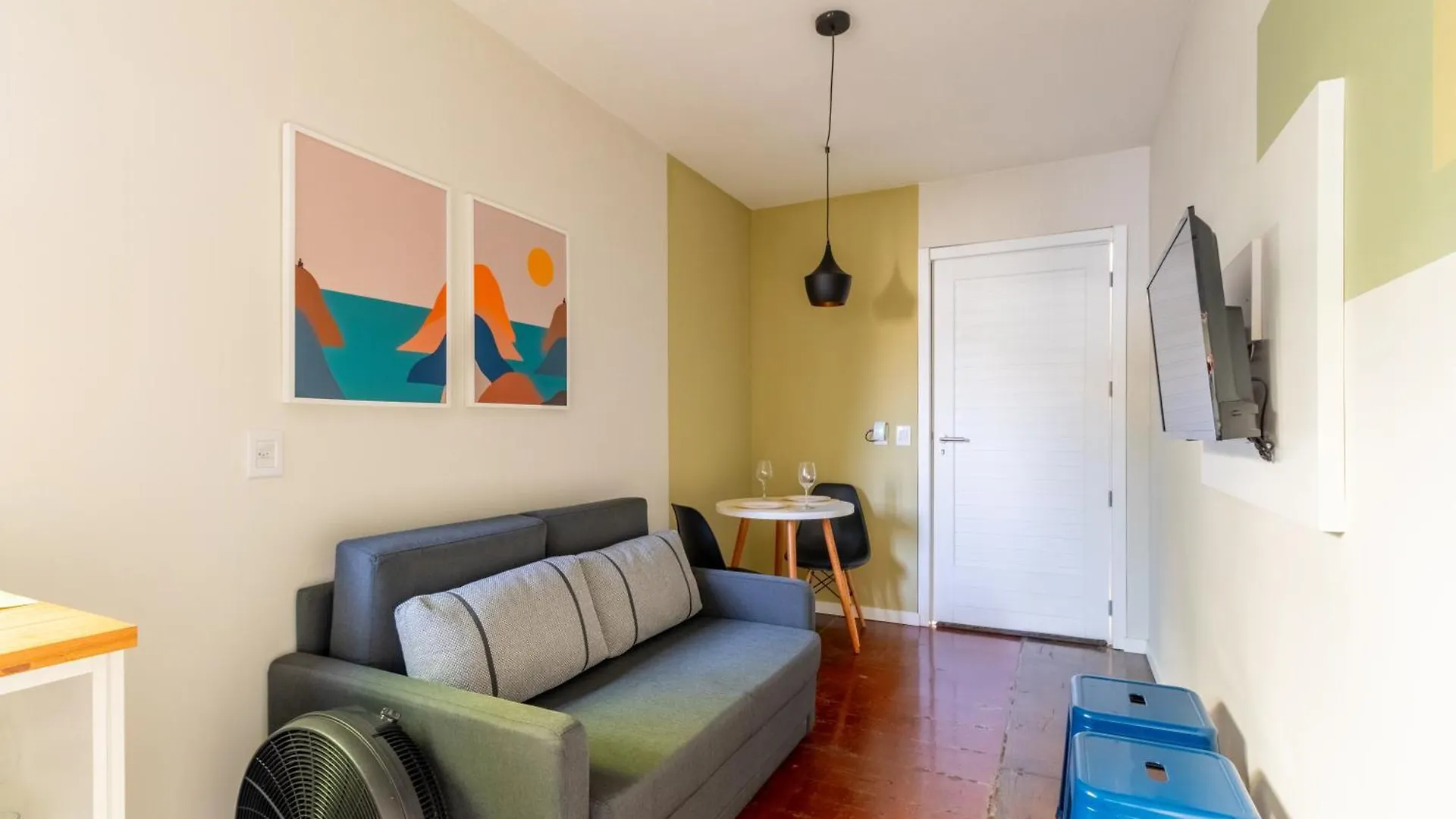Ac-Bbq-1000Mbps-Casa Container-Cozinha Completa Apartman Florianópolis Brazília